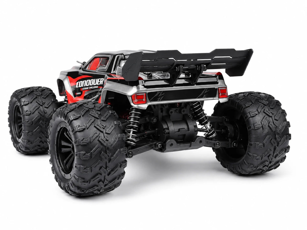 Conquer 4×4 1/16 rouge, de trois quarts arrière sur fond blanc