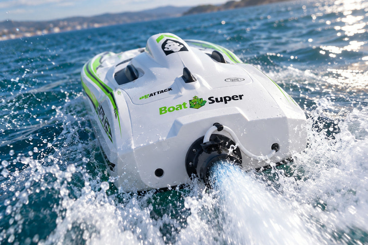 Gros plan sur la sortie de turbine du bateau télécommandé Typhon blanc, jet d'eau sous pression